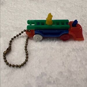 VINTAGE Lionel Fire Engine PUZZLE PLASTIC KEY CHAIN KEYCHAIN RING